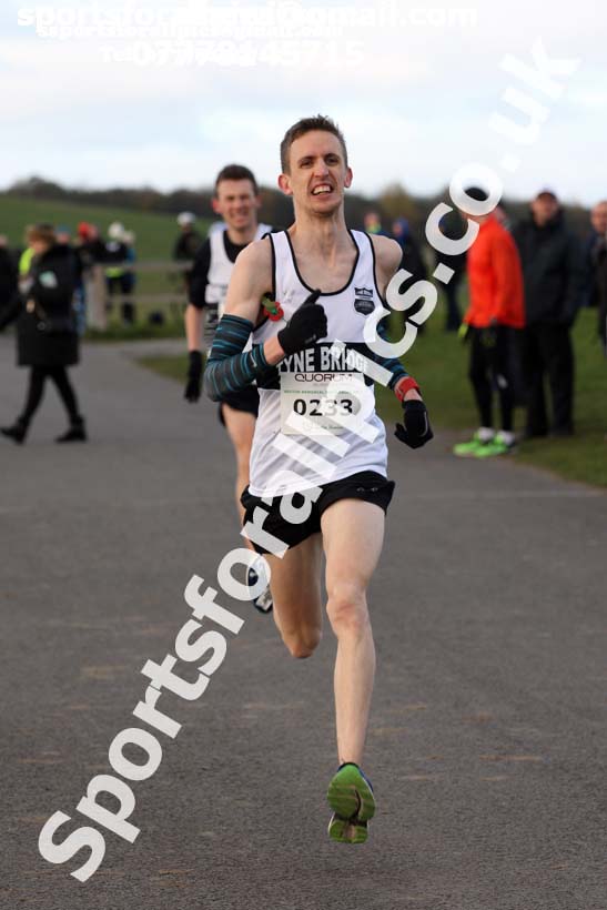Senior mens and womens Heaton Harriers Memorial 10k Road Race, Newcastle. Photo:  David T. Hewitson/Sports for All Pics